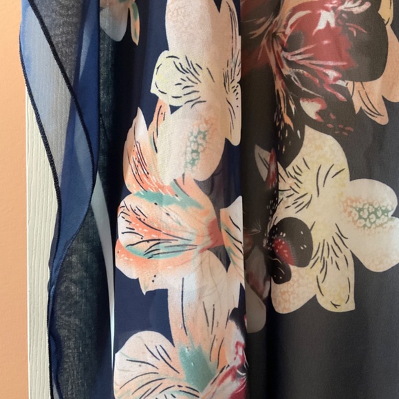 Floral cover up - Picture 3 of 4